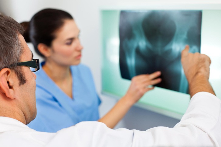 Травматолог Кучеев объяснил, в каких случаях врачи не могут подтвердить переломы на рентгене