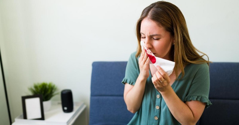 Видео врача: «Как остановить носовое кровотечение?»