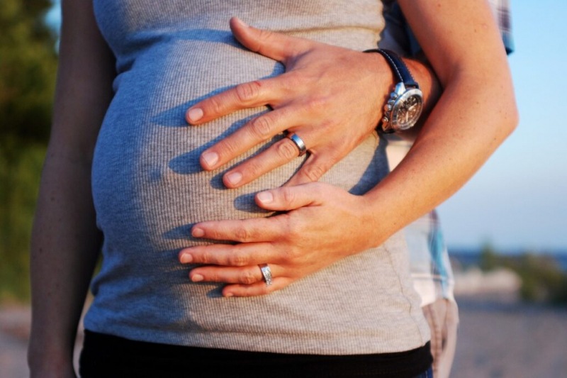 Врачи составили список продуктов, которых следует избегать во время беременности