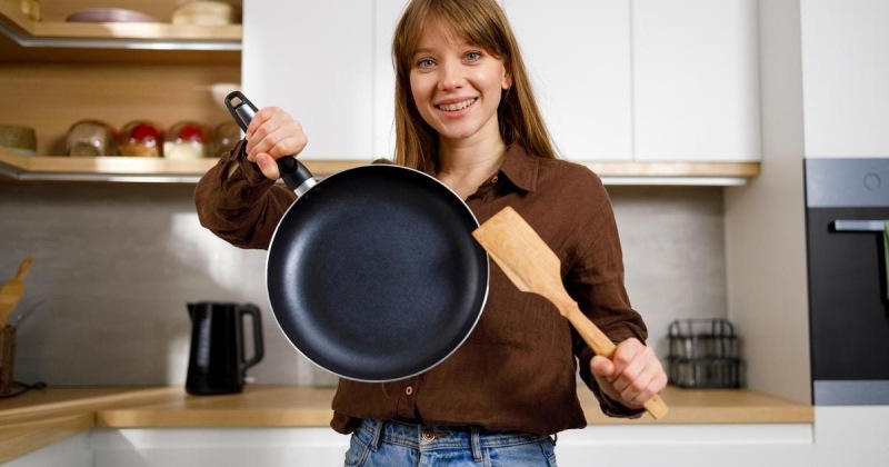 Вредные советы: 10 способов испортить сковороду с антипригарным покрытием