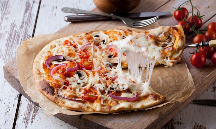 Похудеть тоже можно: диетолог Гончар перечислила 4 способа сделать пиццу полезнее