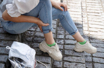 Немеют ноги: при каких 6 грозных заболеваниях может появиться этот симптом