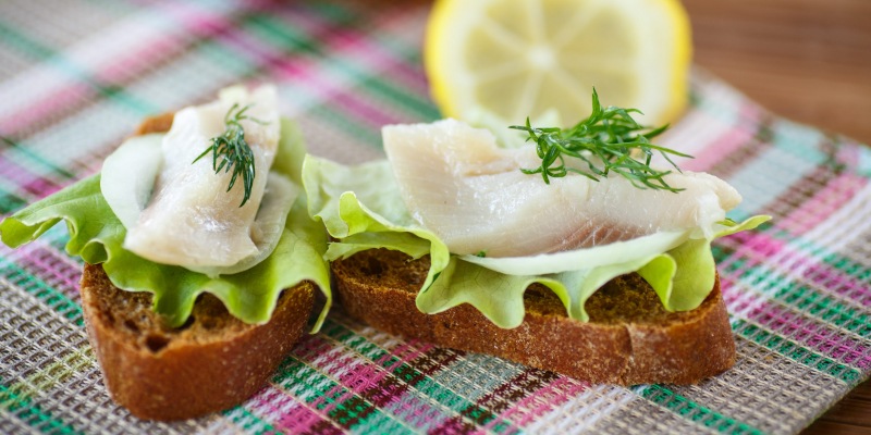 8 быстрых и вкусных способов приготовить маринованную селедку