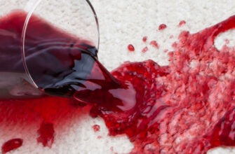 Как вывести свежие и застарелые пятна от красного вина