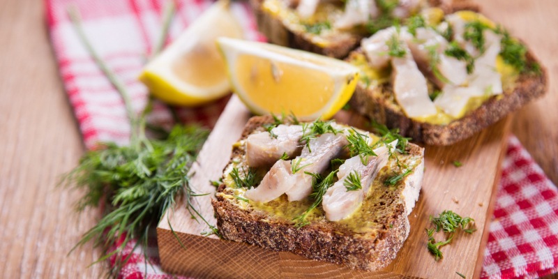 8 быстрых и вкусных способов приготовить маринованную селедку