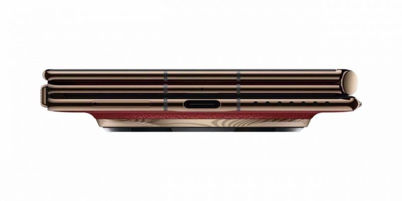 Выпущен Huawei Mate XT — первый в мире смартфон, складывающийся на 30