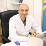 Хирург-ортопед Семиченков объяснил, когда можно водить машину после операции по замене сустава