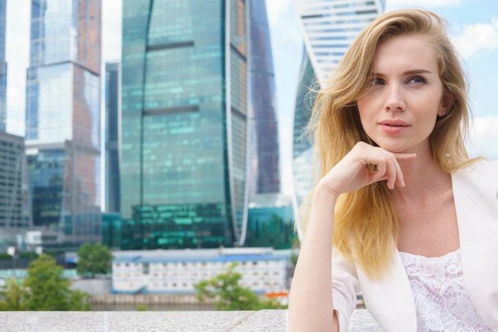 Косметолог Титова рассказывает, как большие города заставляют нас стареть, и делится 4 личными советами по жизни