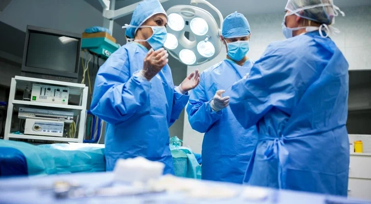 У мужчины после уличной еды разорвало пищевод