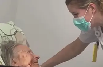 «Страшно? Не бойся»: медсестра прославилась в соцсетях, когда успокаивала пациентку песнями