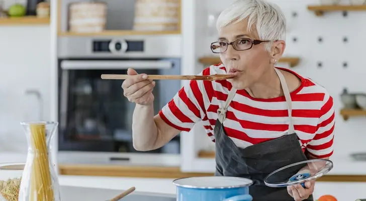 10 продуктов для здоровья после 55 лет: листовая зелень и ягоды в рационе 10 продуктов для здоровья после 55 лет: листовая зелень и ягоды в рационе