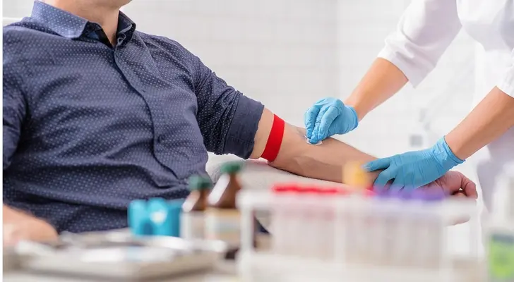 Почки очищают ее за 5 минут, а в печени она самая горячая: интересные факты о крови